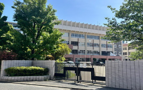 福岡市立春吉小学校　徒歩8分（約580m）